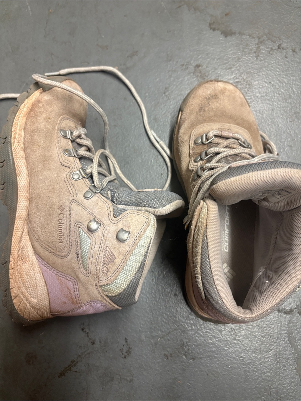 Columbia women’s  Beige and Light Pink Outdoor Boots